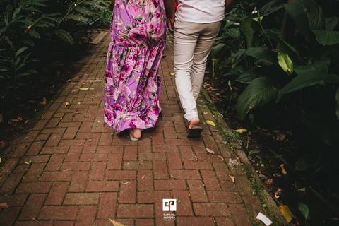 Ensaio pre-wedding na praia, ensaio pre wedding, ensaio de casal, ensaoi pre casamento, fotos espontâneas, ideias de pose para ensaio, ensaio fotografico, fotografo de casamento, casamento, noiva, vestido de noiva, raphael oliveira fotografia.'