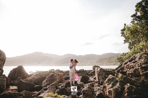 Ensaio pre-wedding na praia, ensaio pre wedding, ensaio de casal, ensaoi pre casamento, fotos espontâneas, ideias de pose para ensaio, ensaio fotografico, fotografo de casamento, casamento, noiva, vestido de noiva, raphael oliveira fotografia.'