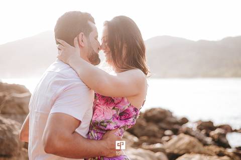 Ensaio pre-wedding na praia, ensaio pre wedding, ensaio de casal, ensaoi pre casamento, fotos espontâneas, ideias de pose para ensaio, ensaio fotografico, fotografo de casamento, casamento, noiva, vestido de noiva, raphael oliveira fotografia.'