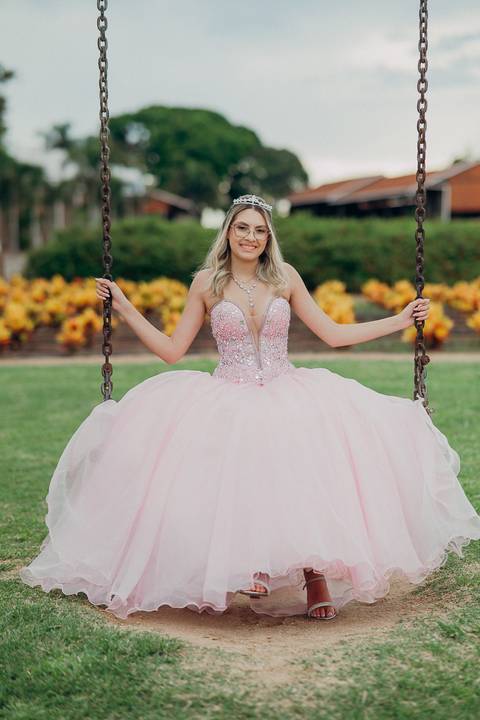 ensaio 15 anos, fotografia debutante, festa de 15 anos, ensaio feminino, fotógrafa debutante São Paulo, book 15 anos, ensaio elegante, fotografia adolescente, debutante luxo, ensaio cinematográfico, pré festa 15 anos, retrato feminino sofisticado'