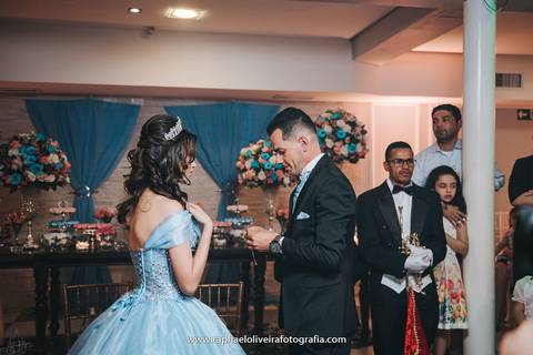Ensaio de debutante, debutante, festa de 15 anos, festa de debutante, ensaio feminino, ensaio de 15 anos, decoração temática, bela e a fera, menina, 15 anos, making of de debutante, fotografo de debutante, raphael oliveira fotografia'