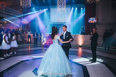 Ensaio de debutante, debutante, festa de 15 anos, festa de debutante, ensaio feminino, ensaio de 15 anos, decoração temática, bela e a fera, menina, 15 anos, making of de debutante, fotografo de debutante, raphael oliveira fotografia'