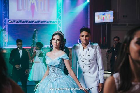 Ensaio de debutante, debutante, festa de 15 anos, festa de debutante, ensaio feminino, ensaio de 15 anos, decoração temática, bela e a fera, menina, 15 anos, making of de debutante, fotografo de debutante, raphael oliveira fotografia'