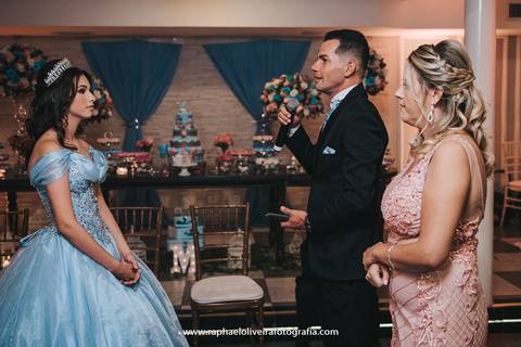 Ensaio de debutante, debutante, festa de 15 anos, festa de debutante, ensaio feminino, ensaio de 15 anos, decoração temática, bela e a fera, menina, 15 anos, making of de debutante, fotografo de debutante, raphael oliveira fotografia'