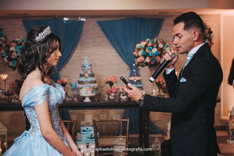 Ensaio de debutante, debutante, festa de 15 anos, festa de debutante, ensaio feminino, ensaio de 15 anos, decoração temática, bela e a fera, menina, 15 anos, making of de debutante, fotografo de debutante, raphael oliveira fotografia'