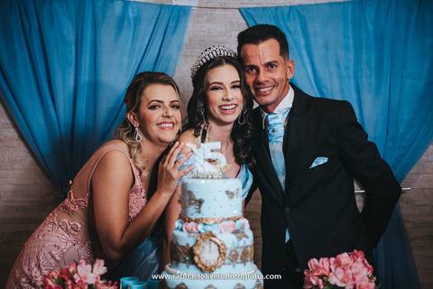 Ensaio de debutante, debutante, festa de 15 anos, festa de debutante, ensaio feminino, ensaio de 15 anos, decoração temática, bela e a fera, menina, 15 anos, making of de debutante, fotografo de debutante, raphael oliveira fotografia'