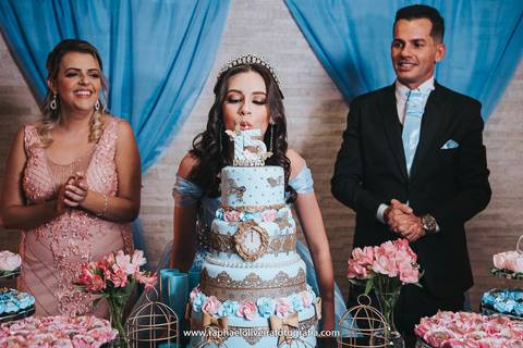 Ensaio de debutante, debutante, festa de 15 anos, festa de debutante, ensaio feminino, ensaio de 15 anos, decoração temática, bela e a fera, menina, 15 anos, making of de debutante, fotografo de debutante, raphael oliveira fotografia'