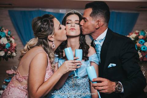 Ensaio de debutante, debutante, festa de 15 anos, festa de debutante, ensaio feminino, ensaio de 15 anos, decoração temática, bela e a fera, menina, 15 anos, making of de debutante, fotografo de debutante, raphael oliveira fotografia'