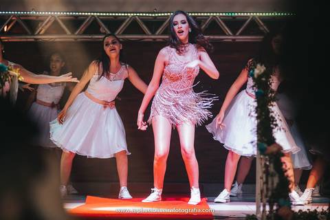 Ensaio de debutante, debutante, festa de 15 anos, festa de debutante, ensaio feminino, ensaio de 15 anos, decoração temática, bela e a fera, menina, 15 anos, making of de debutante, fotografo de debutante, raphael oliveira fotografia'