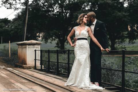 casal posando, ensaio de casal na fazenda ipanema em ipero, raphael oliveira fotografia.'