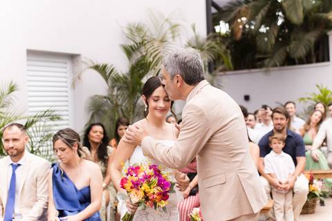 pai entregando a noiva'
