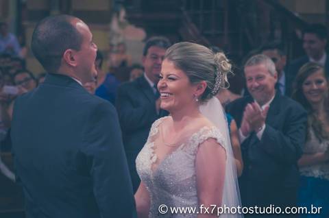 Casal sorrindo após casamento igreja matriz jundiai'