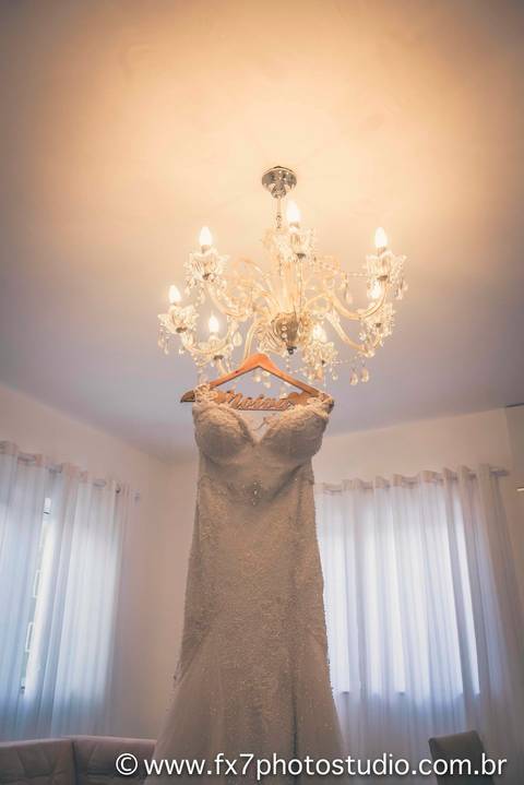 Vestido e lustre da noiva'