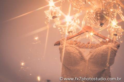 vestido e lustre da noiva'