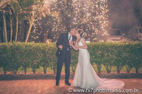 brinde com cascata de fogos casamento louveira sp'