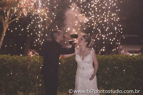 brinde com cascata de fogos casamento louveira sp'