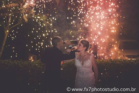 brinde com cascata de fogos casamento louveira sp'