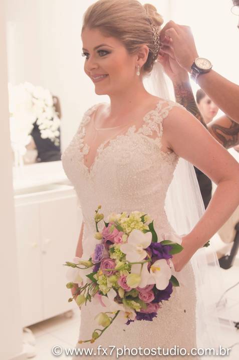 vestido de noiva e buque'