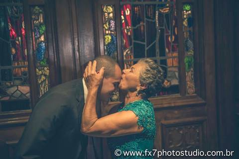 beijo mãe ao noivo'