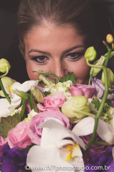 noiva se escondendo no buque'