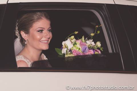 noiva em frente a matriz de Jundiaí'