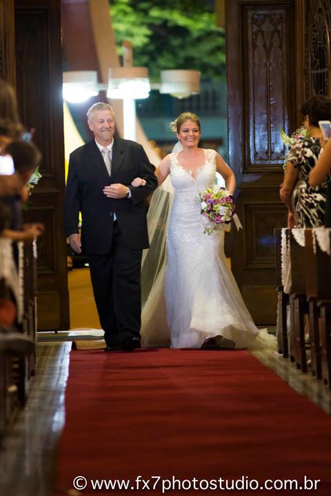 entrada da noiva ao pai na igreja'