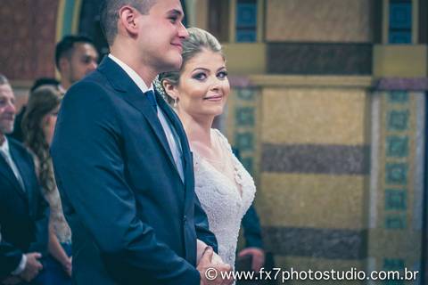 noiva olhando pro fotógrafo'