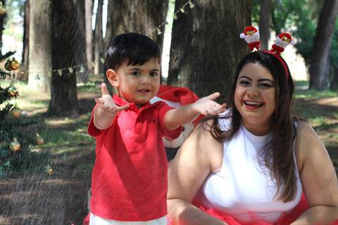 Ensaio-fotografico-externo-tematico-familia-de-de-natal-caieiras-sao-paulo'