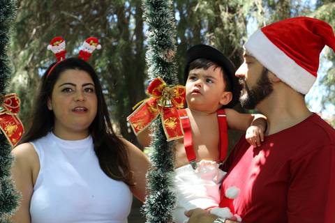 Ensaio-fotografico-externo-tematico-familia-de-de-natal-caieiras-sao-paulo'