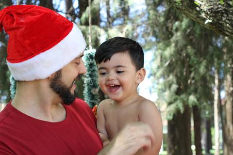 Ensaio-fotografico-externo-tematico-familia-de-de-natal-caieiras-sao-paulo'