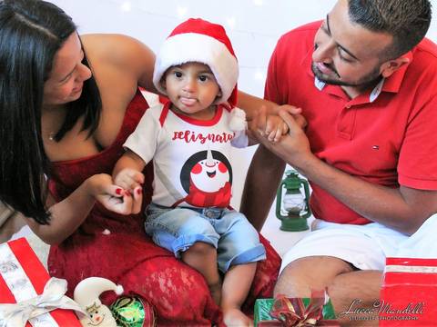 Ensaio-fotografico-externo-tematico-familia-de-de-natal-caieiras-sao-paulo'