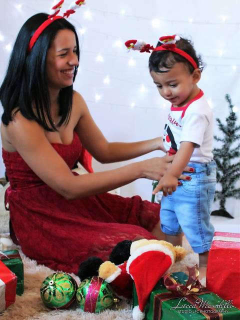 Ensaio-fotografico-externo-tematico-familia-de-de-natal-caieiras-sao-paulo'