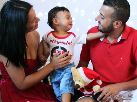 Ensaio-fotografico-externo-tematico-familia-de-de-natal-caieiras-sao-paulo'