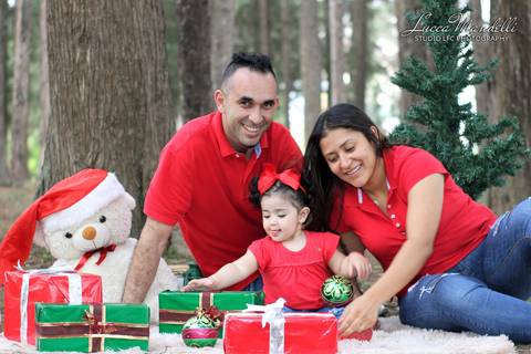 Ensaio-fotografico-externo-tematico-familia-de-de-natal-caieiras-sao-paulo'
