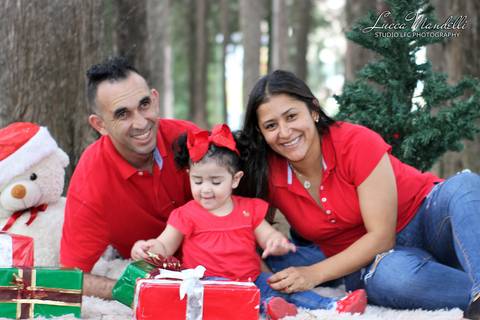 Ensaio-fotografico-externo-tematico-familia-de-de-natal-caieiras-sao-paulo'