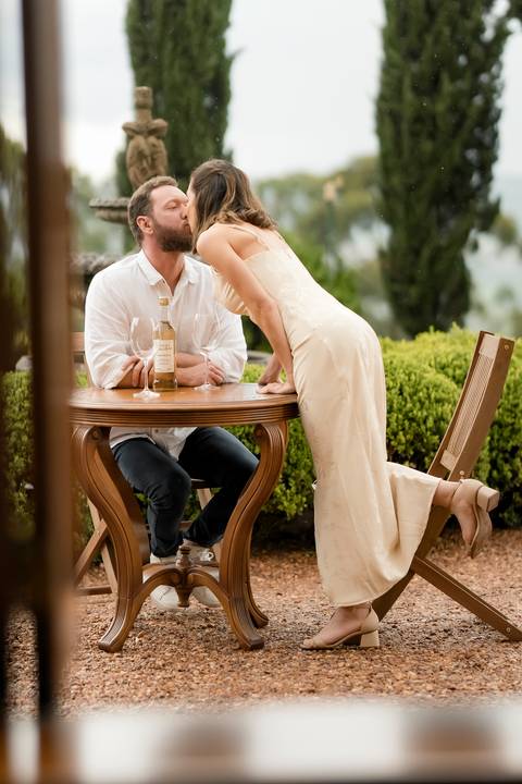 ensaio pré-wedding Casa di Pietra, ensaio pré-wedding Vila Toscana, fotos de casal na Casa di Pietra, ensaio pré-wedding estilo toscano, melhor local para ensaio pré-wedding.'