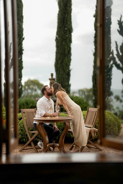 ensaio pré-wedding Casa di Pietra, ensaio pré-wedding Vila Toscana, fotos de casal na Casa di Pietra, ensaio pré-wedding estilo toscano, melhor local para ensaio pré-wedding.'