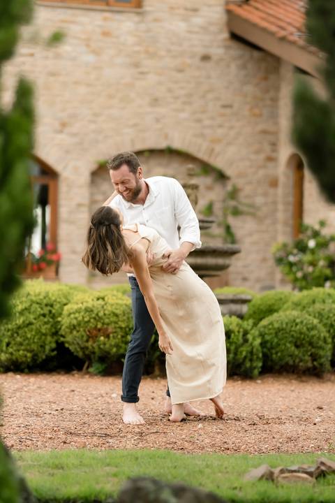 ensaio pré-wedding Casa di Pietra, ensaio pré-wedding Vila Toscana, fotos de casal na Casa di Pietra, ensaio pré-wedding estilo toscano, melhor local para ensaio pré-wedding.'