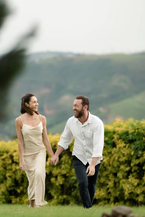 ensaio pré-wedding Casa di Pietra, ensaio pré-wedding Vila Toscana, fotos de casal na Casa di Pietra, ensaio pré-wedding estilo toscano, melhor local para ensaio pré-wedding.'