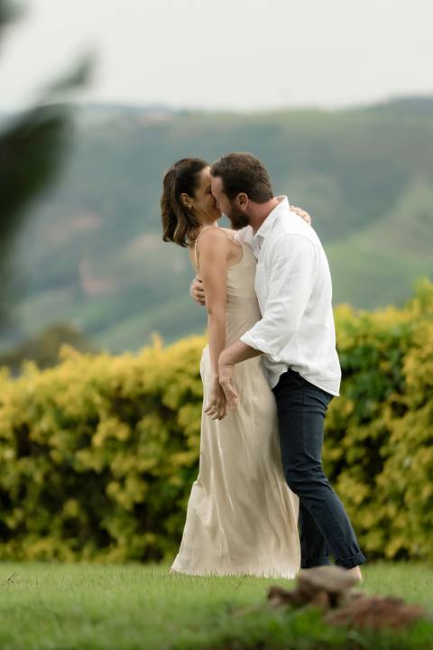 ensaio pré-wedding Casa di Pietra, ensaio pré-wedding Vila Toscana, fotos de casal na Casa di Pietra, ensaio pré-wedding estilo toscano, melhor local para ensaio pré-wedding.'