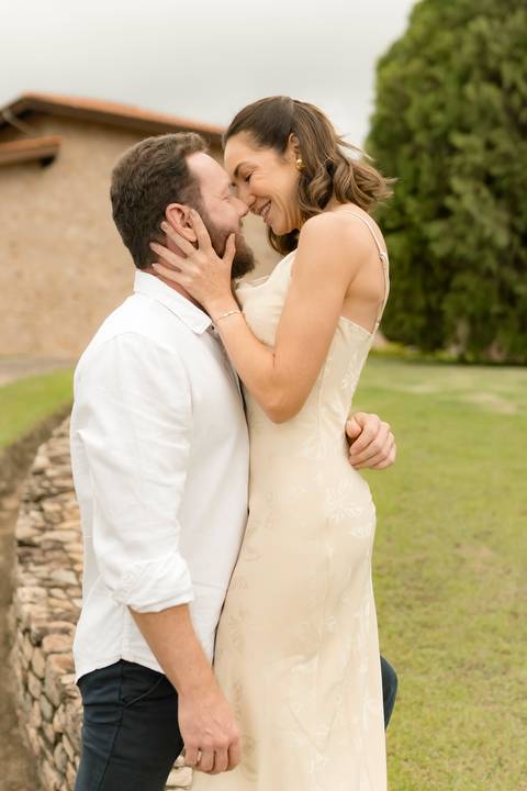 ensaio pré-wedding Casa di Pietra, ensaio pré-wedding Vila Toscana, fotos de casal na Casa di Pietra, ensaio pré-wedding estilo toscano, melhor local para ensaio pré-wedding.'