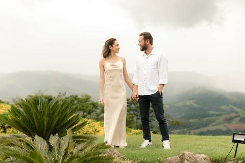 ensaio pré-wedding Casa di Pietra, ensaio pré-wedding Vila Toscana, fotos de casal na Casa di Pietra, ensaio pré-wedding estilo toscano, melhor local para ensaio pré-wedding.'