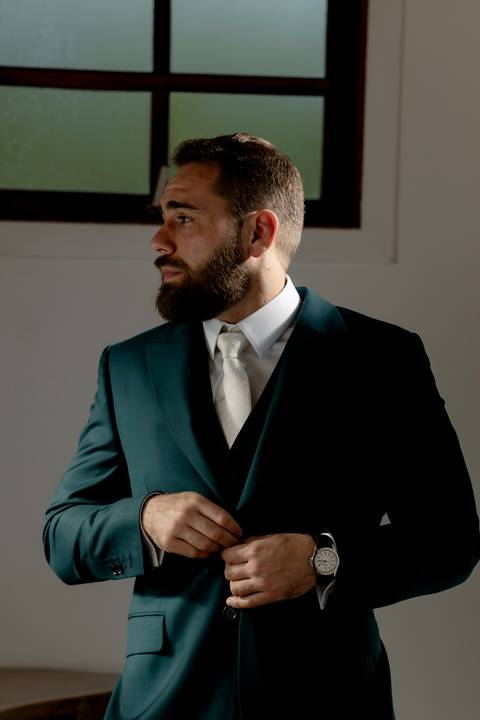 memória. A Fazenda A Querência, com sua arquitetura histórica e natureza exuberante, foi palco de um casamento emocio'