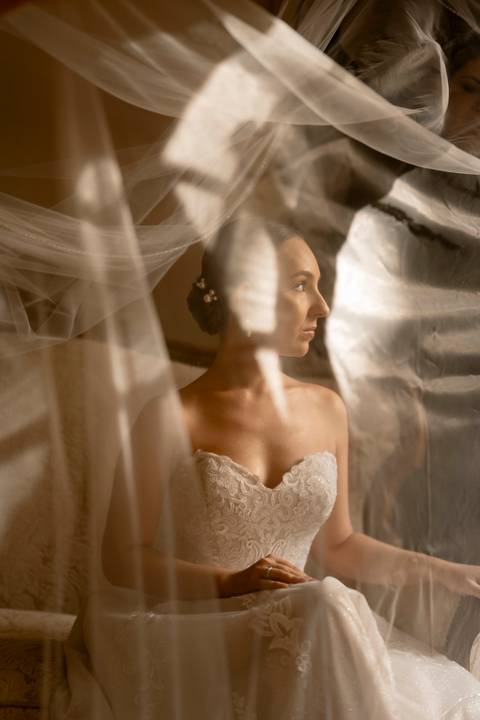 memória. A Fazenda A Querência, com sua arquitetura histórica e natureza exuberante, foi palco de um casamento emocio'