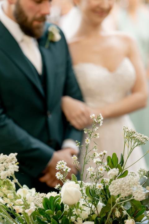 memória. A Fazenda A Querência, com sua arquitetura histórica e natureza exuberante, foi palco de um casamento emocio'