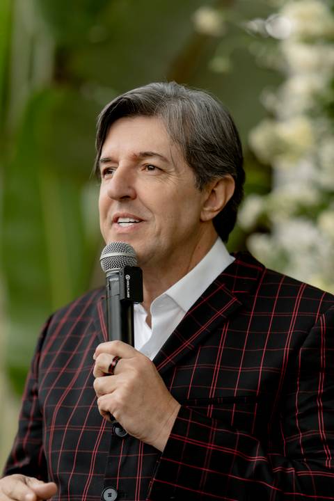 memória. A Fazenda A Querência, com sua arquitetura histórica e natureza exuberante, foi palco de um casamento emocio'