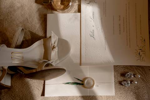 memória. A Fazenda A Querência, com sua arquitetura histórica e natureza exuberante, foi palco de um casamento emocio'