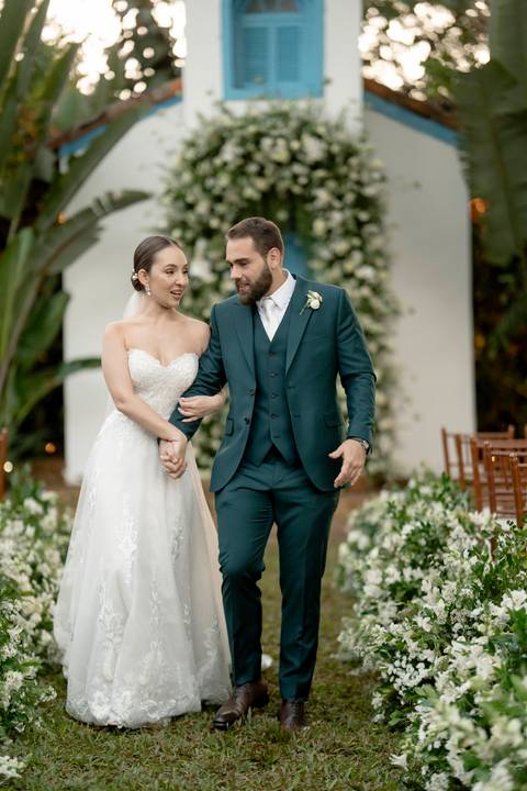 memória. A Fazenda A Querência, com sua arquitetura histórica e natureza exuberante, foi palco de um casamento emocio'