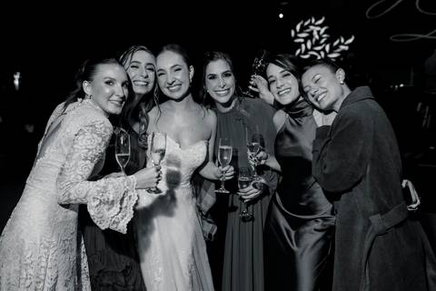 memória. A Fazenda A Querência, com sua arquitetura histórica e natureza exuberante, foi palco de um casamento emocio'