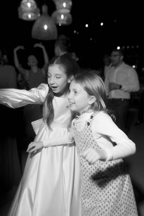 memória. A Fazenda A Querência, com sua arquitetura histórica e natureza exuberante, foi palco de um casamento emocio'